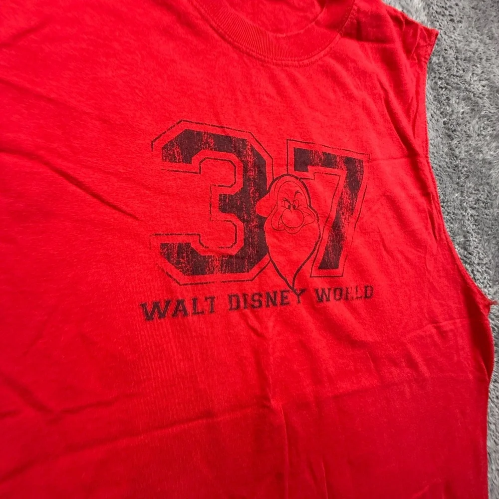 Vintage Disney Grumpy Dwarf Tank #37 Red Mens XL Crew Neck Sleeveless Shirt